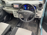 【運転席】座り心地が良いシートなので長時間の運転でも快適にお過ごしいただけます。新品のフロアマットのご注文も可能です。掲載箇所以外にご希望の写真がございましたらお気軽にお問い合わせ下さい。