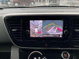 空から見下ろしているような視点で周囲を確認できるアラウンドビューモニター。駐車時にとても便利です。