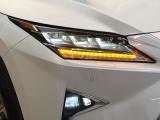 【LEDヘッドライト】悪天候や夜間走行時も良好な視界を確保し安心して運転できる高輝度LEDヘッドライトを装備!点灯速度が早く、消費電力も抑えられています。