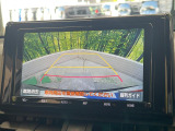 【バックカメラ】駐車時に後方がリアルタイム映像で確認できます。大型商業施設や立体駐車場での駐車時や、夜間のバック時に大活躍!運転スキルに関わらず、今や必須となった装備のひとつです!