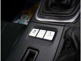 『1台』のお車に対して、3名体制で日々議論を重ね仕入れを行っております。