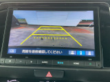 【リアカメラ】リバースに入れるだけで後方の映像が映ります。安全確認や、狭い駐車場での車庫入れ、雨の日や夜間など視界の悪い時に便利です。安全にバックする為には欠かせない装備です。