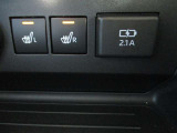 運転席と助手席にシートヒーターが装備されています。寒い日でも直ぐにポカポカになります。