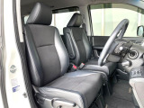運転席シート廻りは使用感も少なく、良好な状態となっています。前オーナー様が丁寧に使っていたことがよくわかりますね。