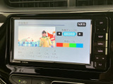 停車中にテレビや動画を楽しめる機能が搭載されています。長距離移動や休憩時間も快適に過ごせます。エンターテインメント機能も充実しています。