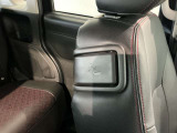 運転席からでも助手席シートを倒すことができます。