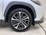 純正のアルミホイール装着。サイズは225/50R18です。