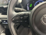 運転中、オーディオの操作をしてて、ハッとしたことはありませんか?ステアリングスイッチは、運転中でもハンドルでオーディオの操作が可能です。安全なドライブをサポートします。