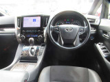 見通しのよいすっきりとした視界で、誰でも運転しやすいです。運転のしやすさは疲れにくさにも繋がりますよ♪