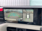 車両周辺を上空から見下ろしたような映像を表示する、アラウンドビューモニター。駐車や狭い道での運転をサポートします。