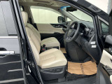 運転席まわりです。実際に座ってみて、乗り心地を体験してみてください。
