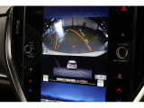 バックカメラ装備。運転席からは死角になる場所をカメラが補完しますので安全です。また、ガイド線が曲がる方向に動くタイプなので、初めての駐車場に止めるときや縦列駐車などの時に便利です。