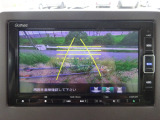 ギヤをRに入れるとナビの画面に後ろの映像が映るリヤカメラ付!後退時の安全確認やコンディションの悪い視界でもカラーバックモニターがドライバーをサポート☆☆☆