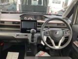 運転者にとっては日々使用することとなる運転席です。運転席が快適だと運転に集中することができますね。