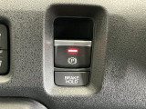 パーキングブレーキはスマートな電子制御式と合わせて渋滞時等にブレーキペダルから足を離しても停車状態を保持してくれるオートブレーキホールド機能で運転が楽になります。スタートはアクセルペダルを踏むだけ