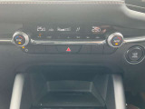 車内快適オートエアコン。ダイヤル式で操作性も良好です