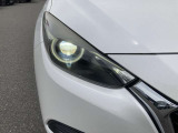 LEDヘッドランプは、白く明るいのが特徴です。