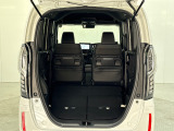 リアシートを倒すとこんな感じになります