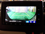 バックカメラの画像です。ガイドラインがスムースな車庫入れをサポートいたします。車庫入れの安心感がアップしますね。
