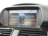 ナビゲーションは純正メモリーナビを装着しております。AM、FM、CD、DVD再生がご使用いただけます。初めて訪れた場所でも安心ですね!