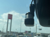 日産純正ドライブレコーダはオールインワンタイプ、フルハイビジョン録画対応で高精細な映像を記録できます。