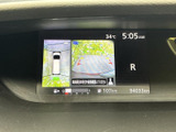 後方の状況を画面で確認できるので、駐車や狭い道での運転も安心。安全運転をサポートする頼もしい機能です。