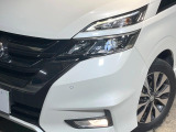 【LEDヘッドライト】悪天候や夜間走行時も良好な視界を確保し安心して運転できる高輝度LEDヘッドライトを装備!点灯速度が早く、消費電力も抑えられています。