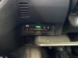 【ETC】有料道路を利用する際に料金所で停止することなく通過できる、ETC車載器(ノンストップ自動料金収受システム機器)が装備されています。セットアップを行うことで利用可能になります。