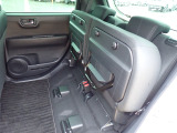 ◆チップアップ&ダイブダウン機構付【ULTR SEAT】は後席座面を左右分割で跳ね上げることができます。トランクで積載できない背の高い荷物をラクラク収納できます。ホンダ車ならではの人気装備です。