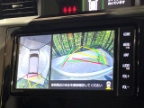【パノラミックビューモニター】専用のカメラにより、上から見下ろしたような視点で360度クルマの周囲を確認することができます☆死角部分も確認しやすく、狭い場所での切り返しや駐車もスムーズに行えます。