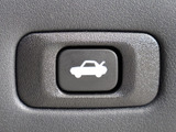 ボタン一つでトランクオープンが可能!車内から操作できる為、非常に便利な装備の一つとなります!