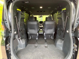普段のお買い物や通勤、送迎等に十分な荷室スペースを確保しております。セカンドシートを倒すと、大きな荷物の積載も可能です♪