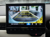 バックカメラの画像です。ガイドラインがスムースな車庫入れをサポートいたします!車庫入れの安心感がアップしますね☆
