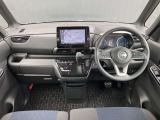 統一感のある広々とした運転席回り