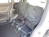 ◆チップアップ&ダイブダウン機構付【ULTR SEAT】は後席座面を左右分割で跳ね上げることができます。トランクで積載できない背の高い荷物をラクラク収納できます。ホンダ車ならではの人気装備です。