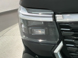 LEDヘッドライトは、点灯の瞬間から最大光量を発揮し、突然暗くなるトンネルなどでの安定感を高めます。
