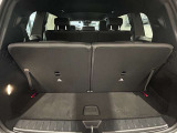 ゆったりとしたトランクルームでございます。たくさんのお荷物の車載が可能でございます。