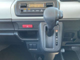 スポーツシフトに入れてマニュアル車感覚の走行が出来ます。山道走行や高速道路の走行に大活躍です★