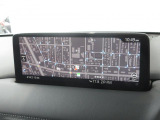 マツダコネクトの10.25インチワイドセンターディスプレイです。『Android Auto』『Apple CarPlay』や独自のコネクテッドサービスに対応したインターフェイスシステムです。