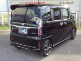 狭い駐車場でも、スライドドアならチャイルドシートへのお子さまの乗降や荷物の積載もスムーズ。とても便利な【助手席側。電動スライドドア】ドアハンドを少し引くだけでリアドアが自動開閉します。