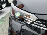 【LEDヘッドランプ】鮮やかな白色光で、クリアな視界を確保するLEDヘッドランプ装備
