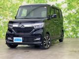 力強いフロントマスクが特徴的です。精悍な印象を与えるスタイリングは、街乗りからアウトドアまで幅広く活躍します。洗練されたフォルムをぜひご覧ください。