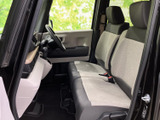 運転席からの視界は良好。運転に必要な情報を確認しやすい配置で、安全運転をサポートします。快適な運転環境です。