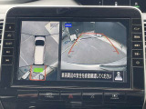 アラウンドビューモニターは4方のカメラで真上から車を見たようにモニターで確認ができる日産の自慢の装備です。是非実際の車で体感してみてください。
