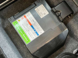 減速時の回生エネルギーを利用して発電したエネルギーを蓄え、オーディオやエアコン、ヘッドライトなどに使う事で、エンジンの負担を減らす「Sエネチャージ」搭載車両です。