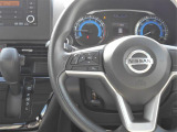 ステアリングには様々なスイッチが付いておりますので運転しながらの操作も楽ちんです♪
