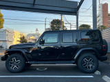 オーバーフェンダーとハードトップがボディと同色なのがサハラの特徴です。