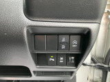 各機能の切り替えボタンは運転席前方の手の届きやすい場所に配置してあります。