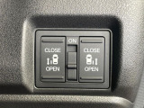 【両側パワースライドドア】スマートキーや運転席のスイッチで後席両側スライドドアの開閉が可能♪電動だから力を入れてドアを開ける必要が無く、小さなお子様でも簡単に開け閉めでき快適です♪