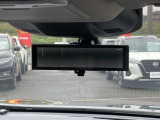 インテリジェント ルームミラーです。車両後方のカメラ映像をミラー面に映し出します。